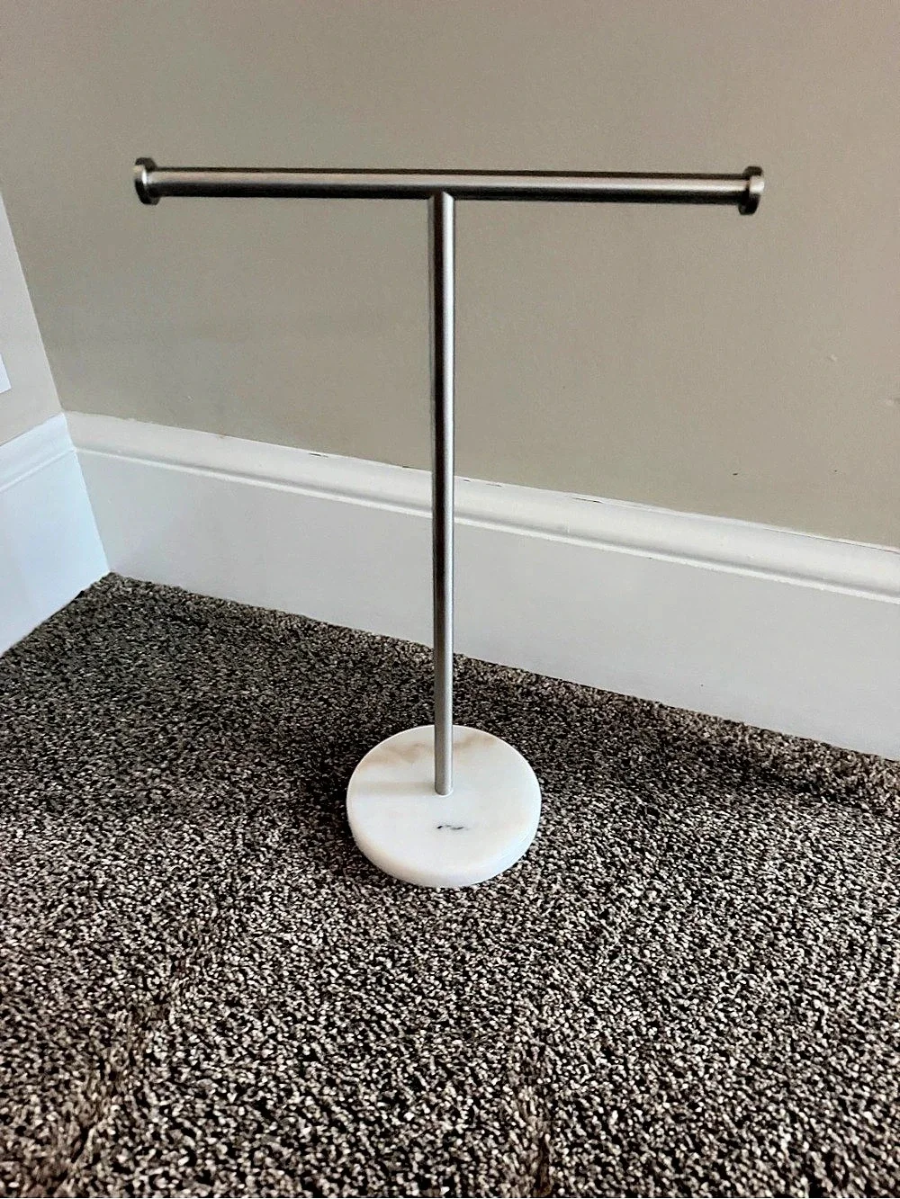 T-Bar Jewelry Organizer in White & Gray